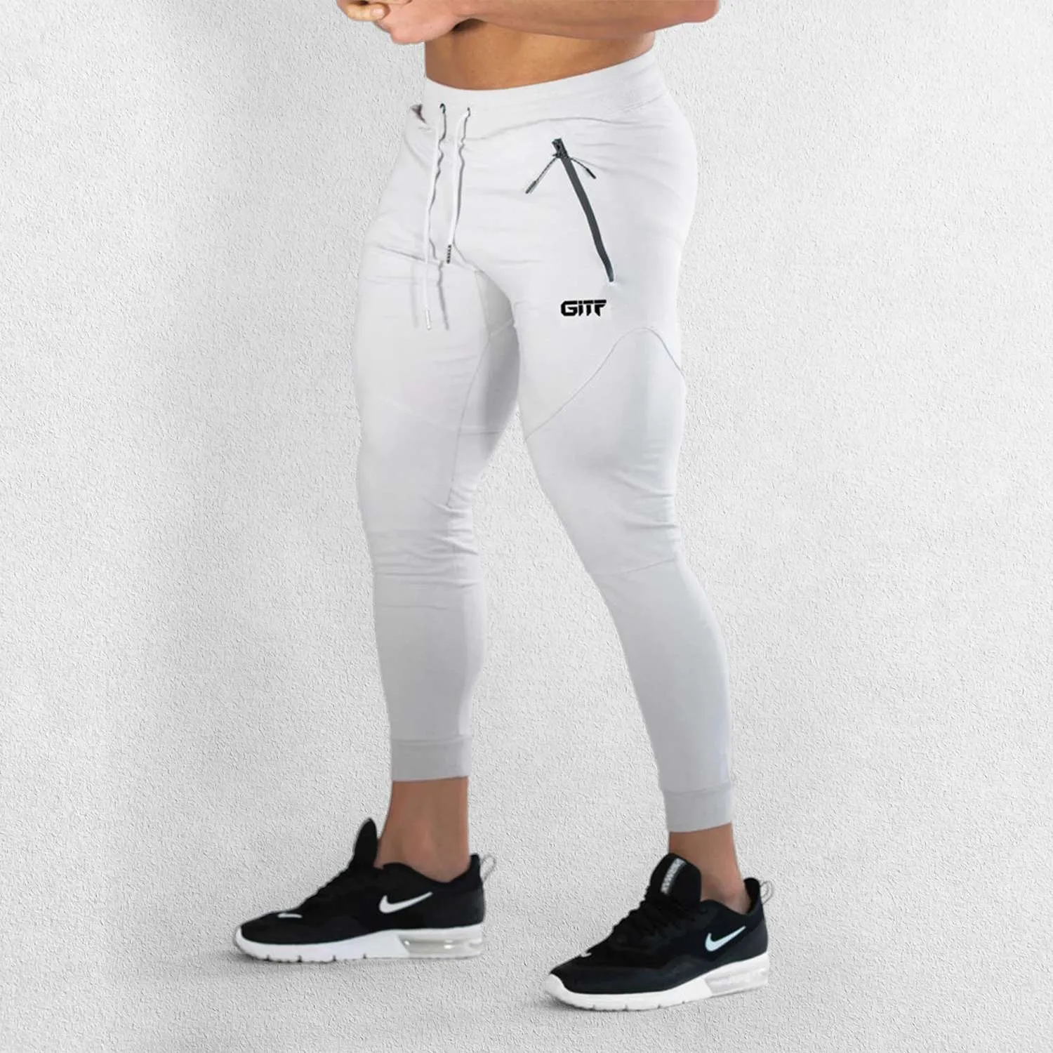 Breathable Men’s Training Joggers with Adjustable Drawstring and Storage Pockets