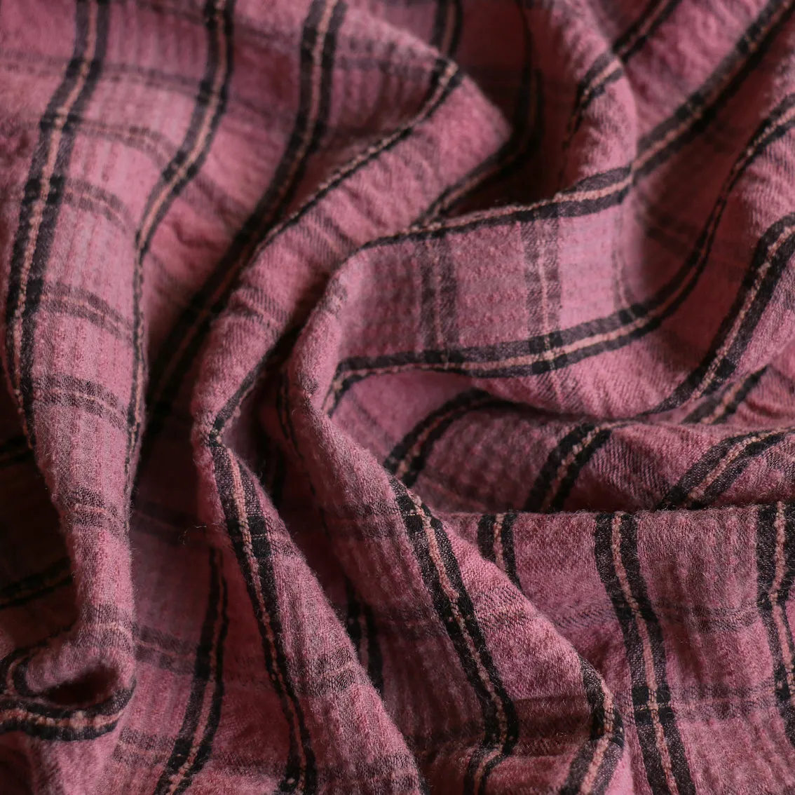 Rosa/Black Seersucker Check