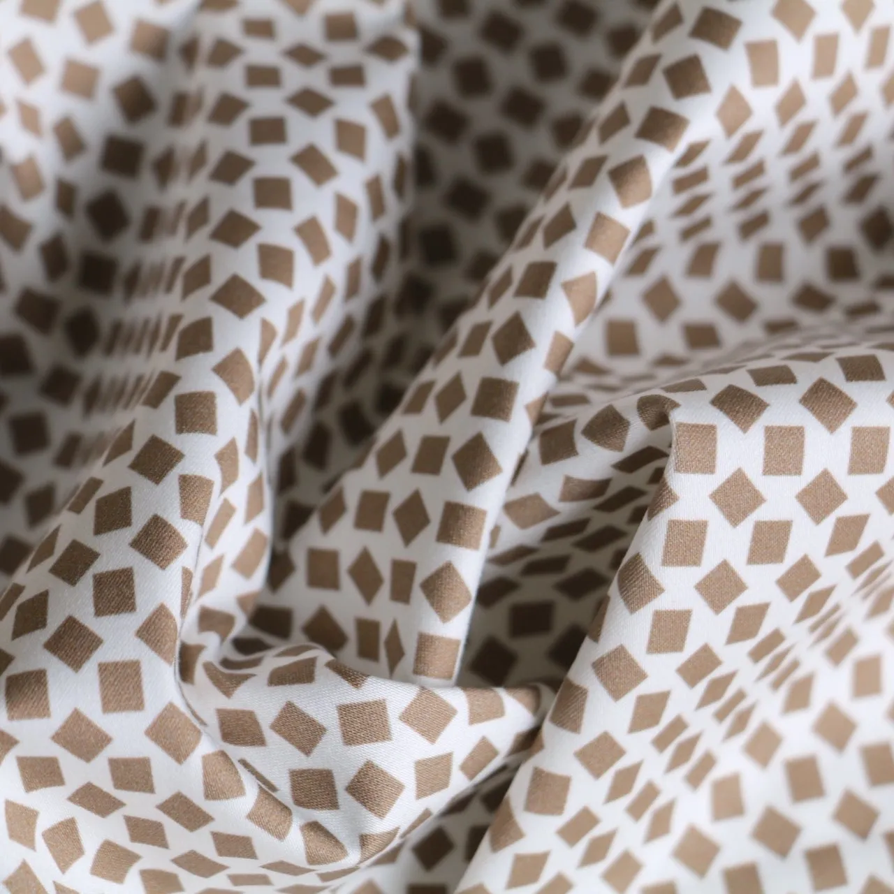Squares Or Diamond Taupe